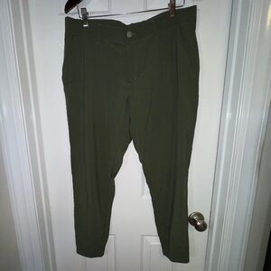 Primo Golf pants mens size 35 Short pre-owned condition olive green. Read sizing